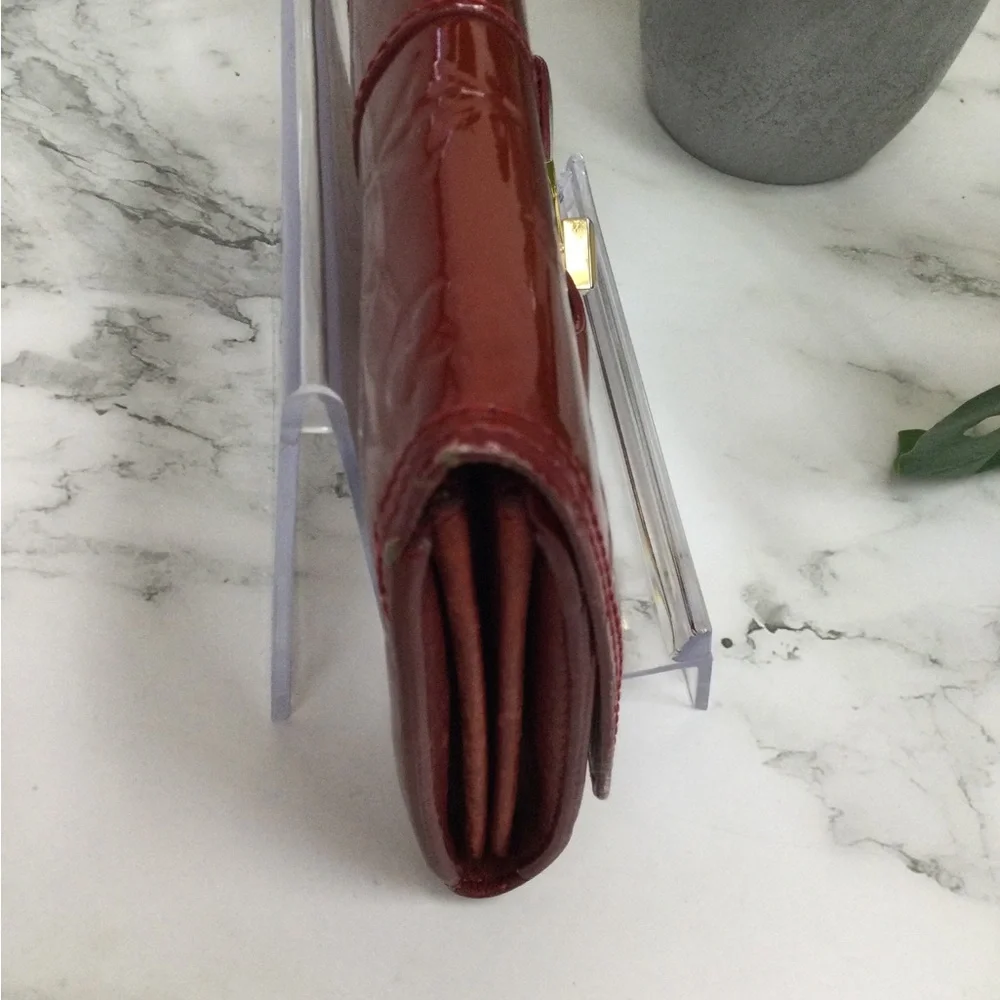 GUC Louis Vuitton Vernis Patent Leather Clutch Wallet in Deep Red